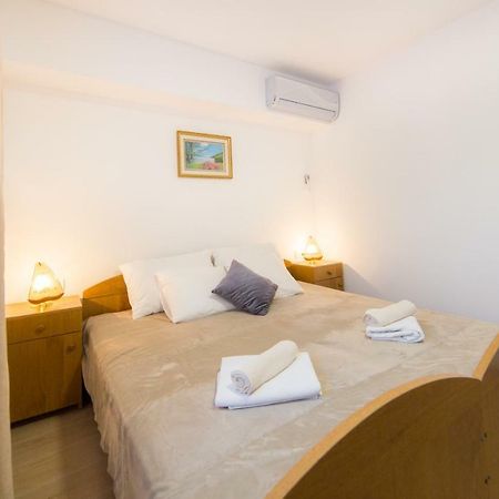 Apartments Relax Baska Voda Bagian luar foto
