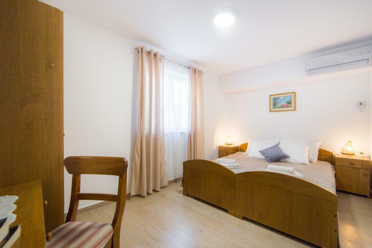 Apartments Relax Baska Voda Bagian luar foto