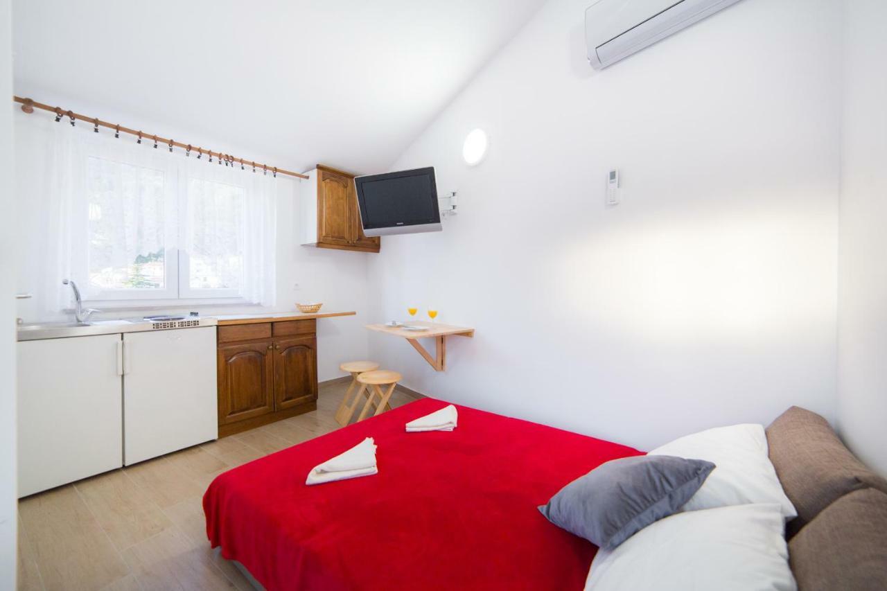 Apartments Relax Baska Voda Bagian luar foto