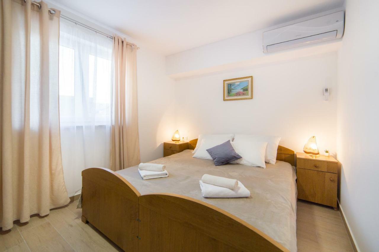 Apartments Relax Baska Voda Bagian luar foto